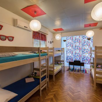 bed-in-10-Crazy-house-hostel-pula-5