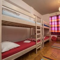 bed-in-8-crazy-house-hostel-pula-2