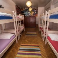 bed-in-8-crazy-house-hostel-pula-4