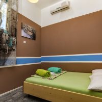 double-bed-2-Crazy-house-hostel-pula-4